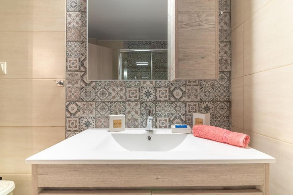 Cosy Flat With Private Garden Apartment Heraklion (Crete)